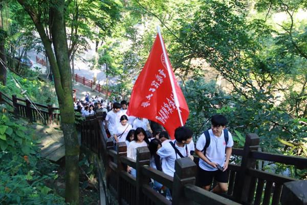 豪气!孙悦男友穿搭价格上万,准姐夫送孙卓礼物超用心!